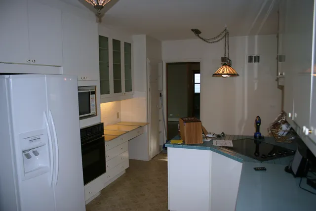 Original kitchen and peninsula before the Upper Scarboro renovation